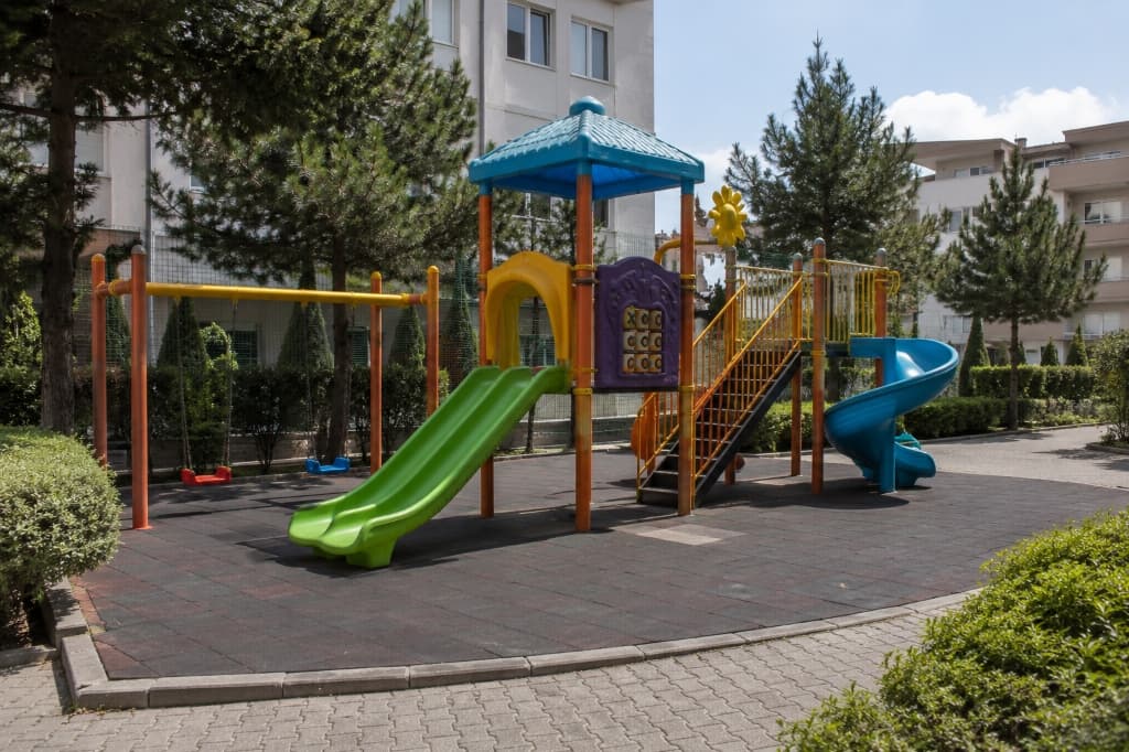 Bahçe içi oyun köşesi