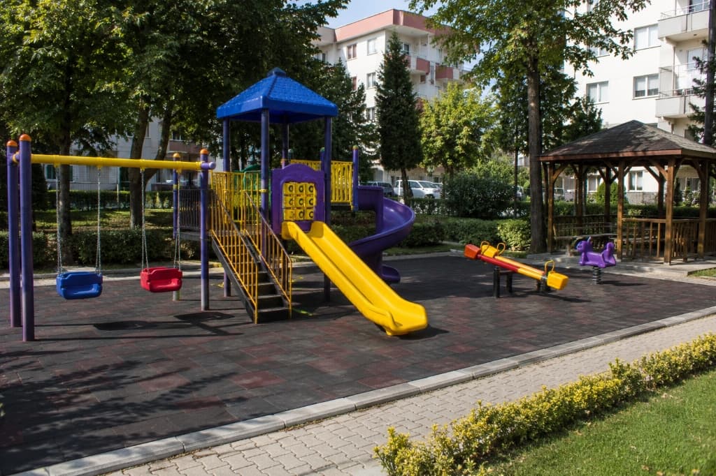 Çocuk Oyun Alanları